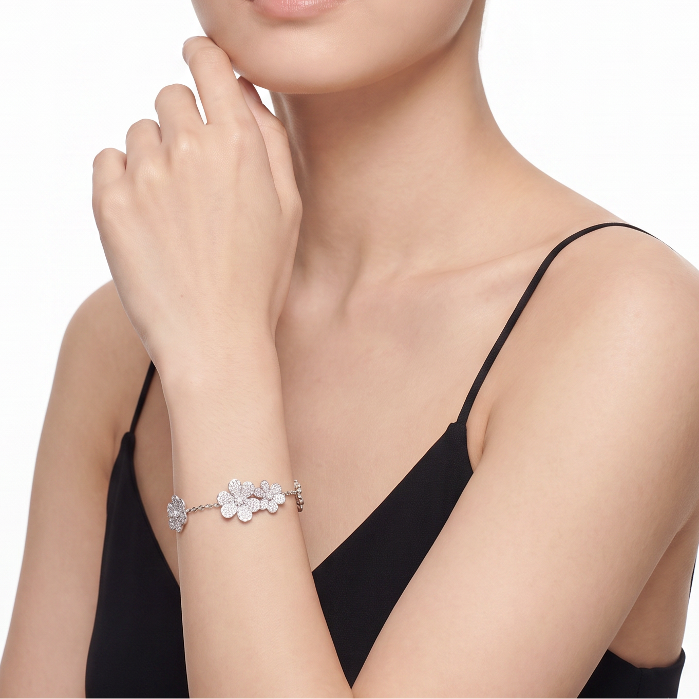 5 Frivole Paved Flowers Clover Bracelet