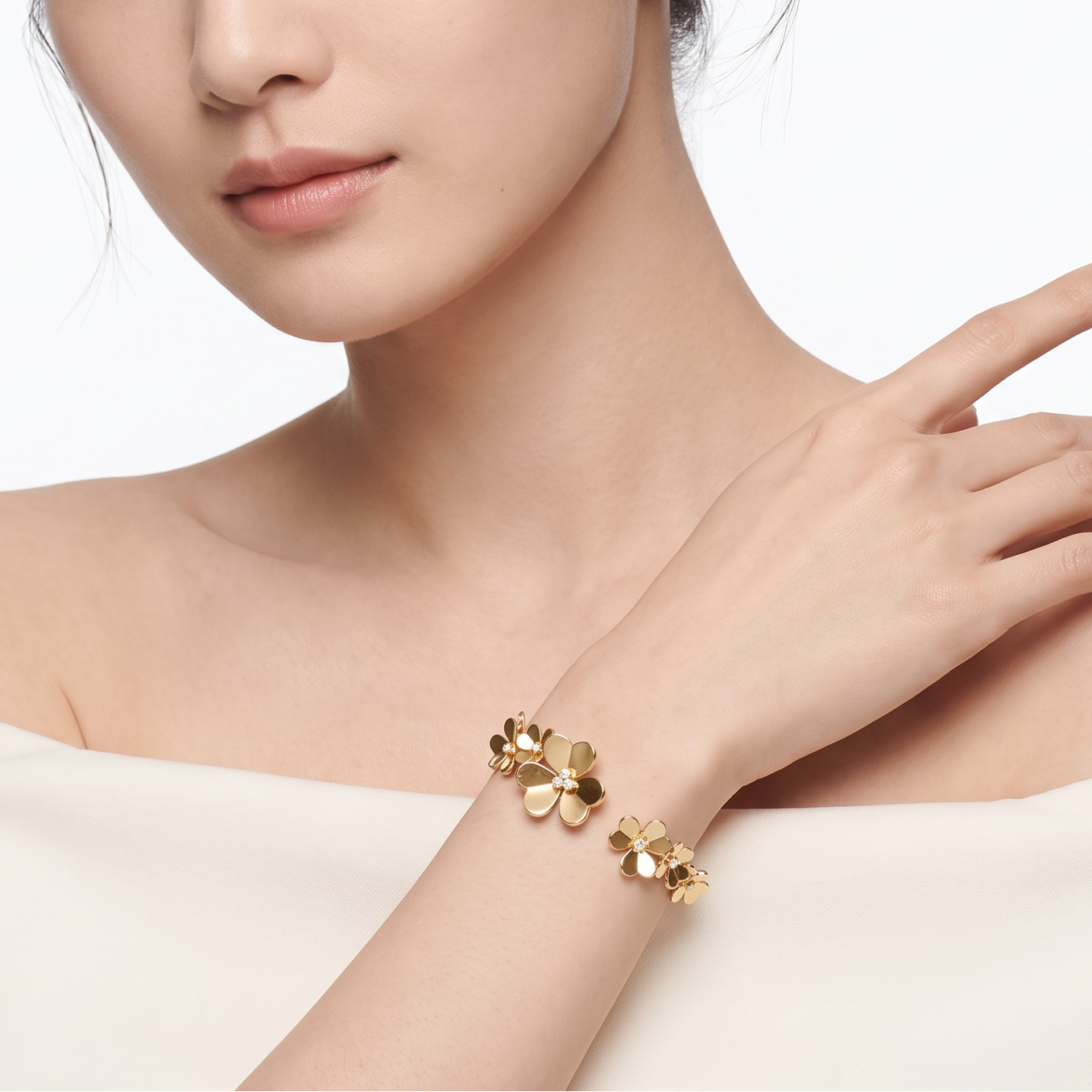 7 Frivole Flowers Open Bracelet