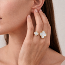 Magic Alhambra Mother Of Pearl Clover Between The Finger Ring