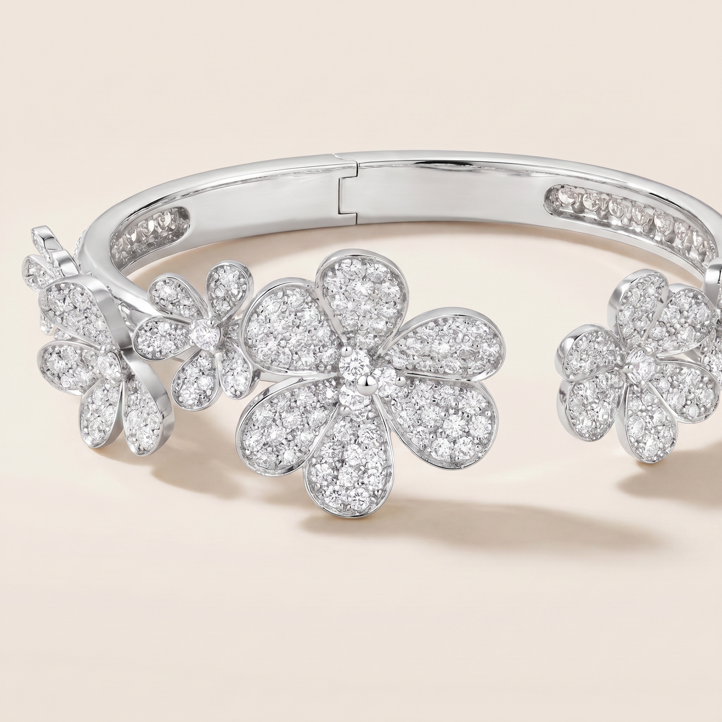 Frivole Seven Flowers Diamonds Bracelet