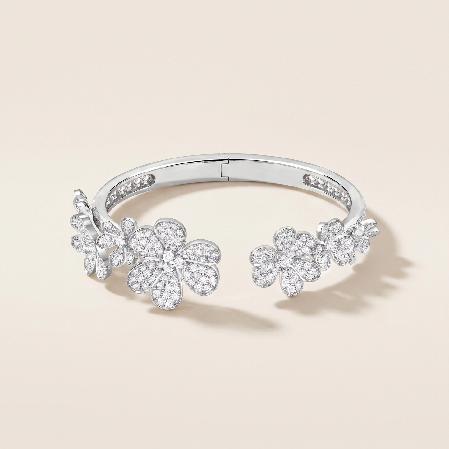 Frivole Seven Flowers Diamonds Bracelet